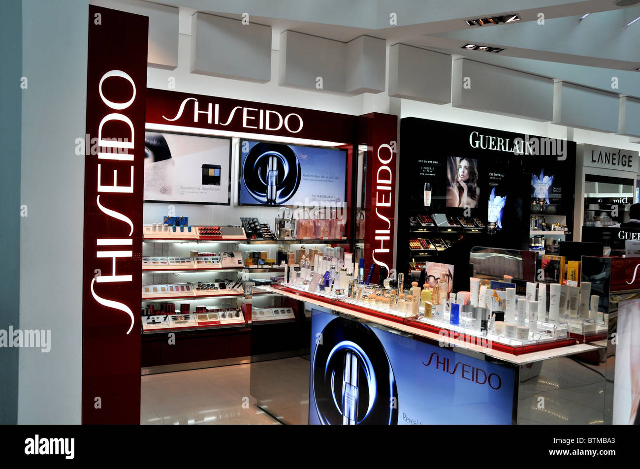 Shiseido Parfums und Kosmetika, Duty-Free-Shop, Narita, Japan Stockfoto
