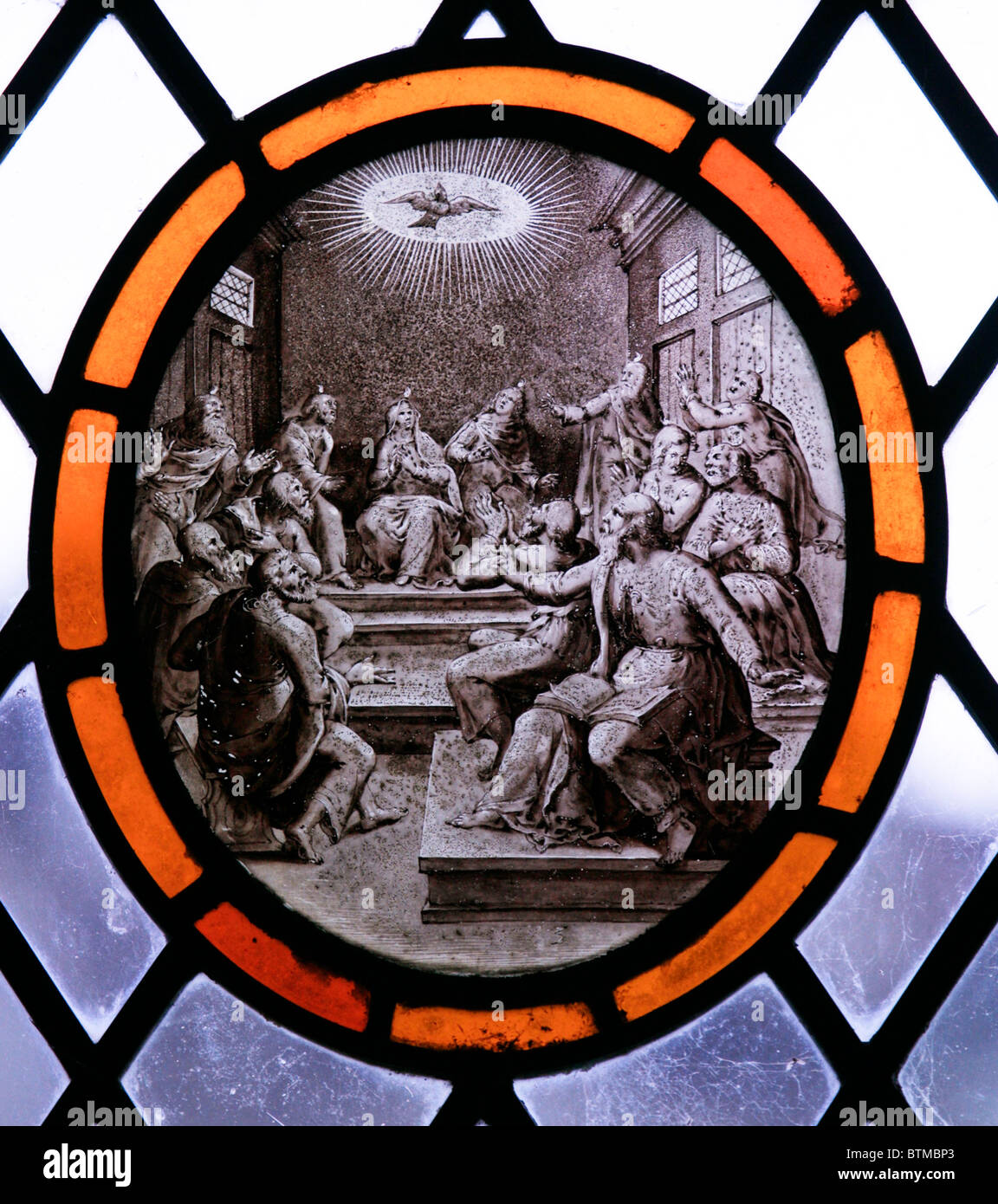 Ein Glasfenster, die Darstellung der Herabkunft des Heiligen Geistes auf die Nachfolger Jesu an Pfingsten, flämische Schule, C17th Stockfoto