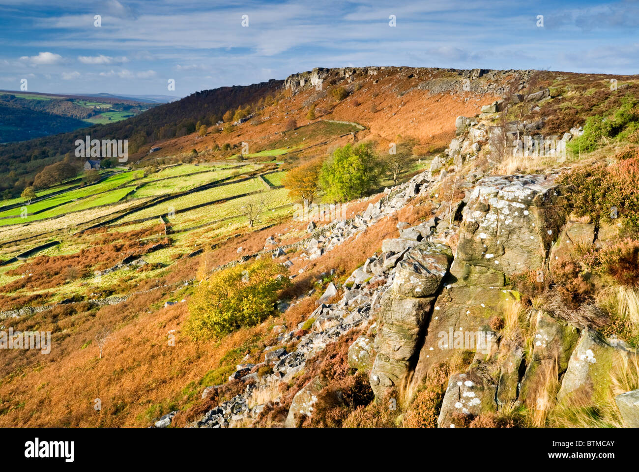 Curbar Rand gesehen von Baslow Rand, Peak District National Park, Derbyshire, England, Vereinigtes Königreich Stockfoto
