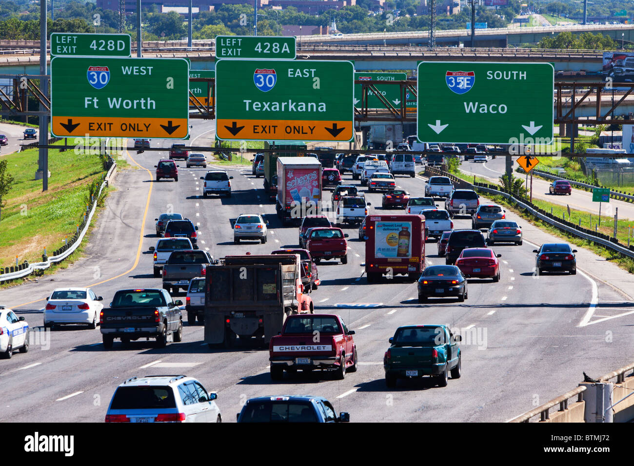 Datenverkehr sichert auf der Interstate 35E in Dallas, Texas. Stockfoto