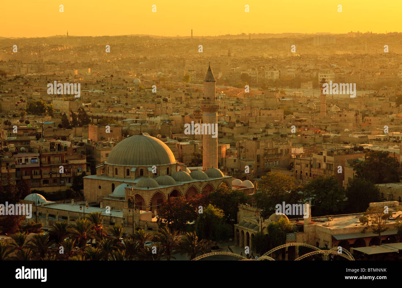 Aleppo, Syrien, Panorama mit Moschee Stockfoto