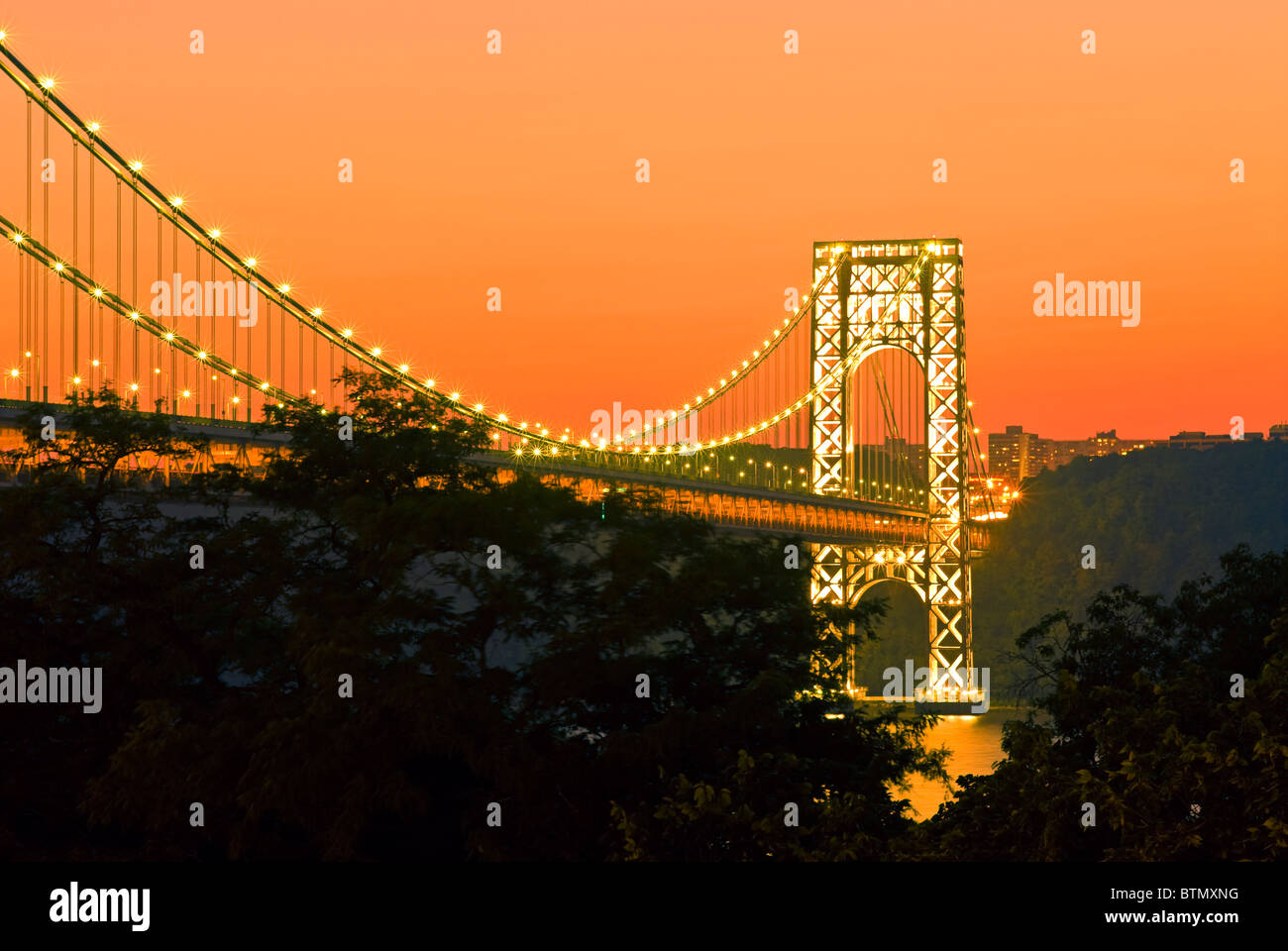 Die George Washington Bridge in New Jersey, bei Sonnenuntergang von New York City Stockfoto