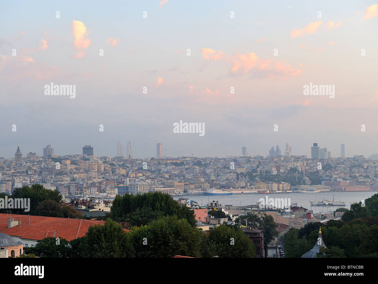 Galata bei Dawn, İstanbul, Türkei 100917 36271 Stockfoto