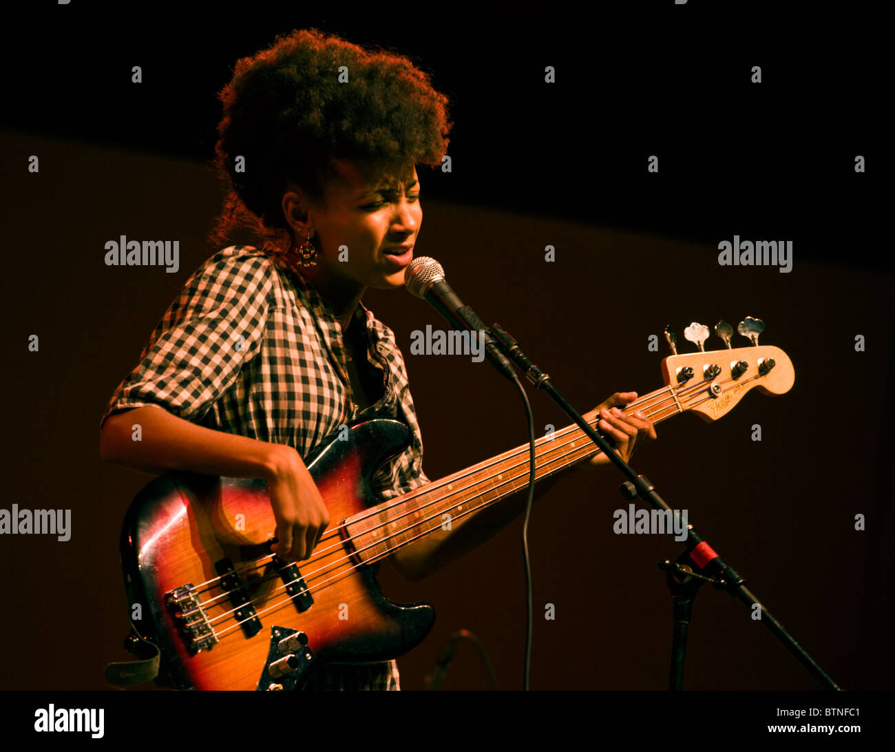 ESPERANZA SPALDING führt beim MONTEREY JAZZ FESTIVAL 2009 - CALIFORNIA Stockfoto