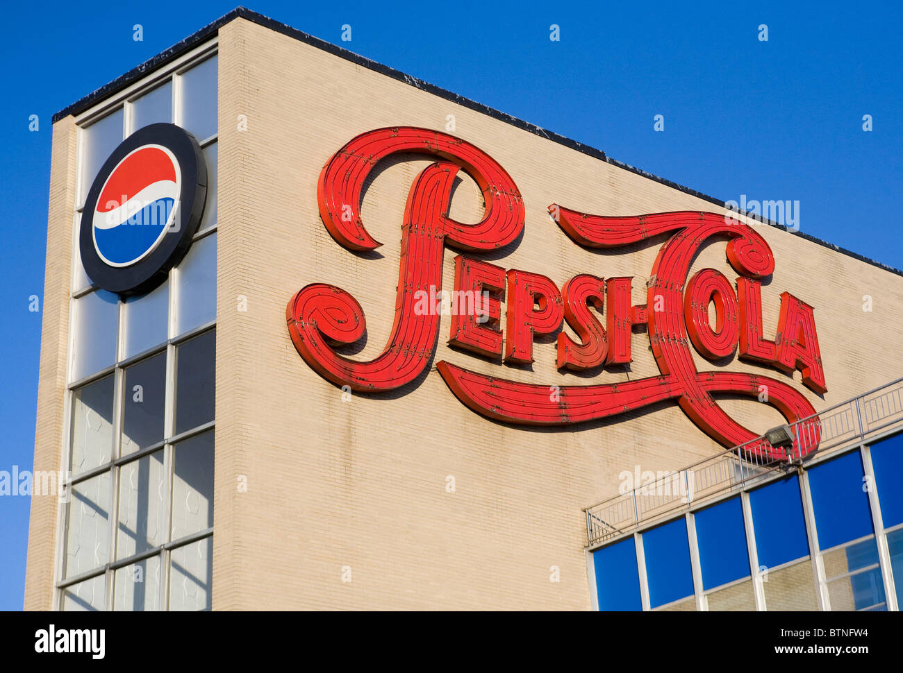Eine Pepsi-Cola-Abfüllanlage. Stockfoto