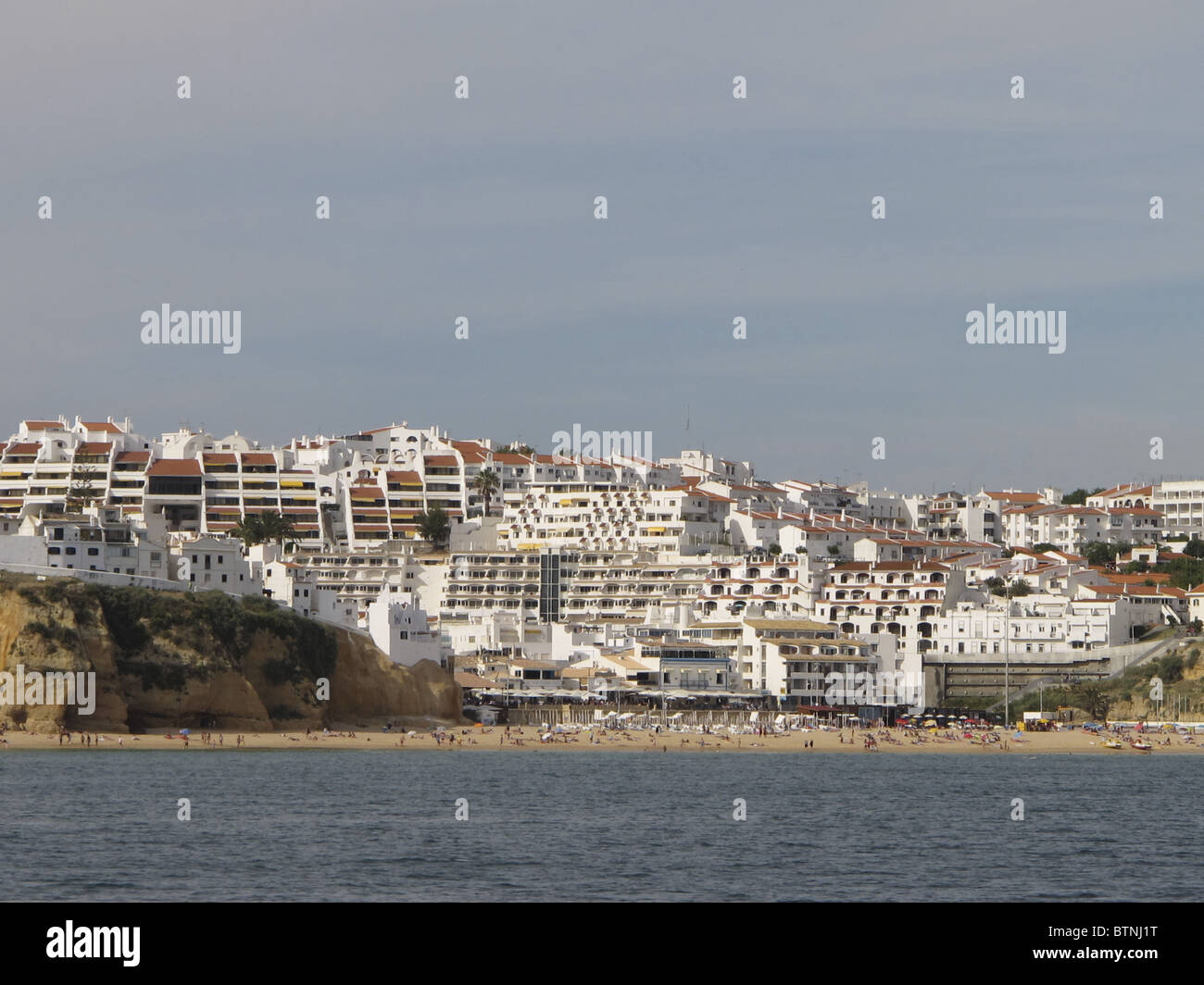 Eine Kreuzfahrt entlang der Küste der Westalgarve von Albufeira wo gibt es einige der besten Strände der Welt. Stockfoto