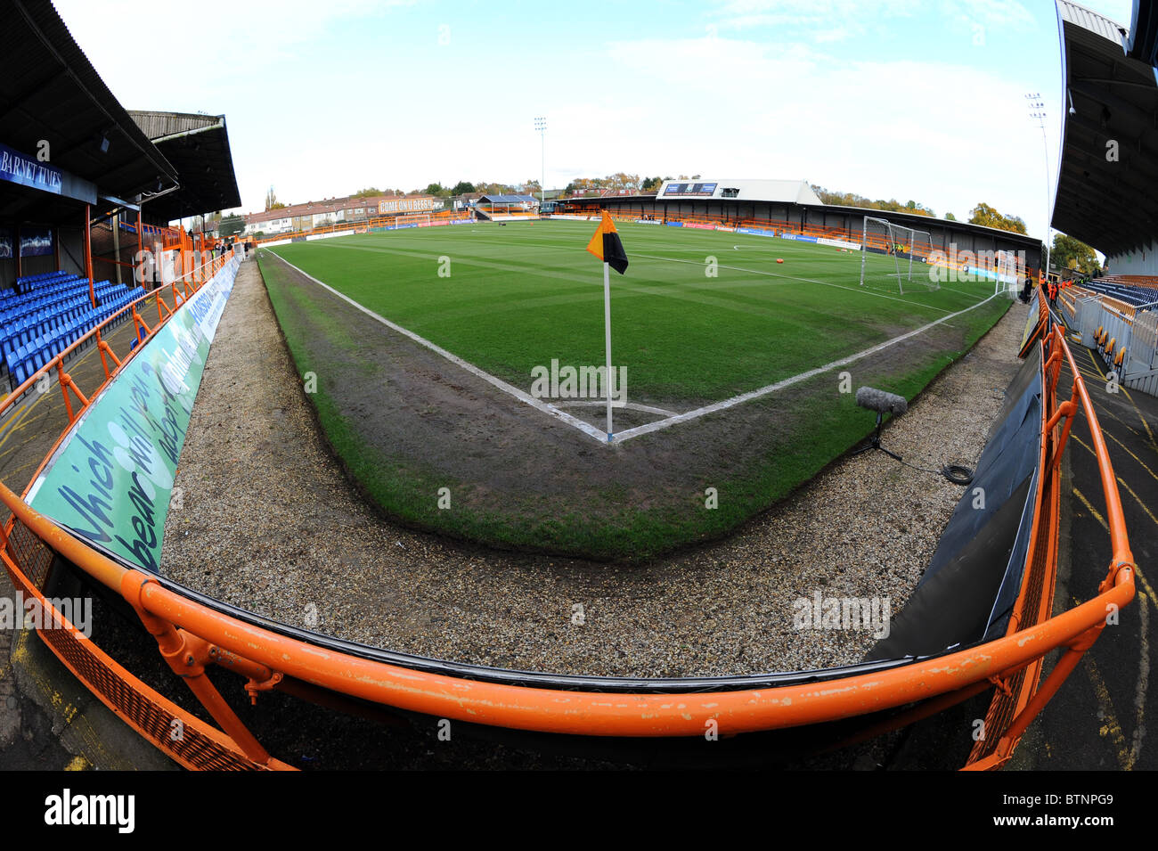 Underhill Stadion, Heimat des Barnet Football Club Innenansicht Stockfoto