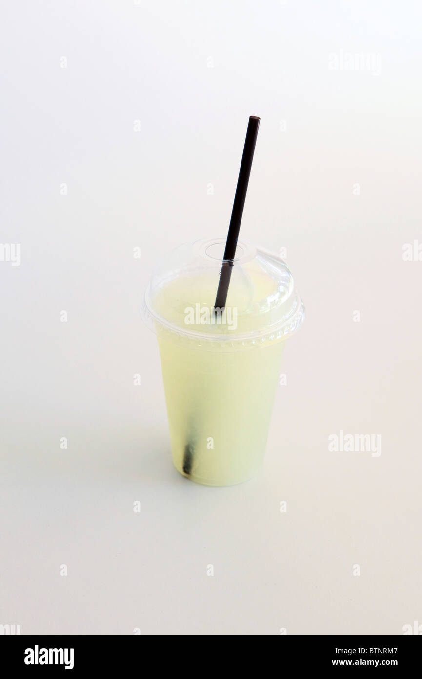 Zitronensaft auf weißem Hintergrund Stockfoto