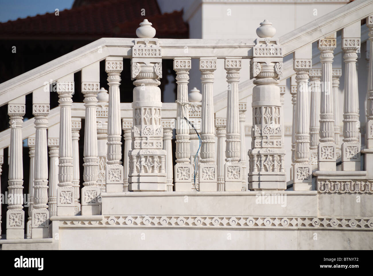 Aufwendige handgeschnitzte Marmor Geländer, Teil des Shri Swaminarayan Mandir Komplex in Toronto Ontario Kanada Stockfoto