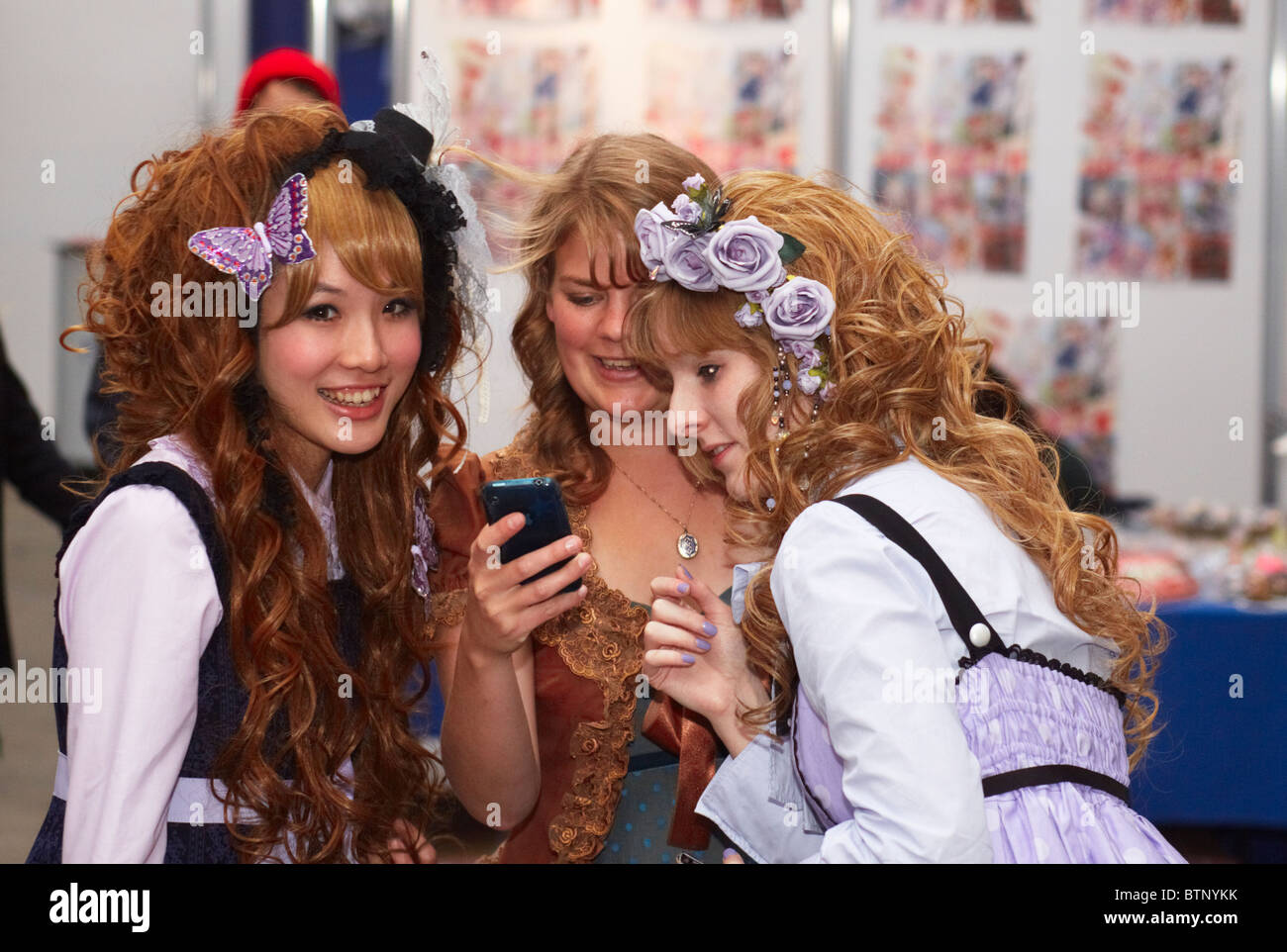 Junge Frauen bei der Hyper Japan-Veranstaltung Stockfoto