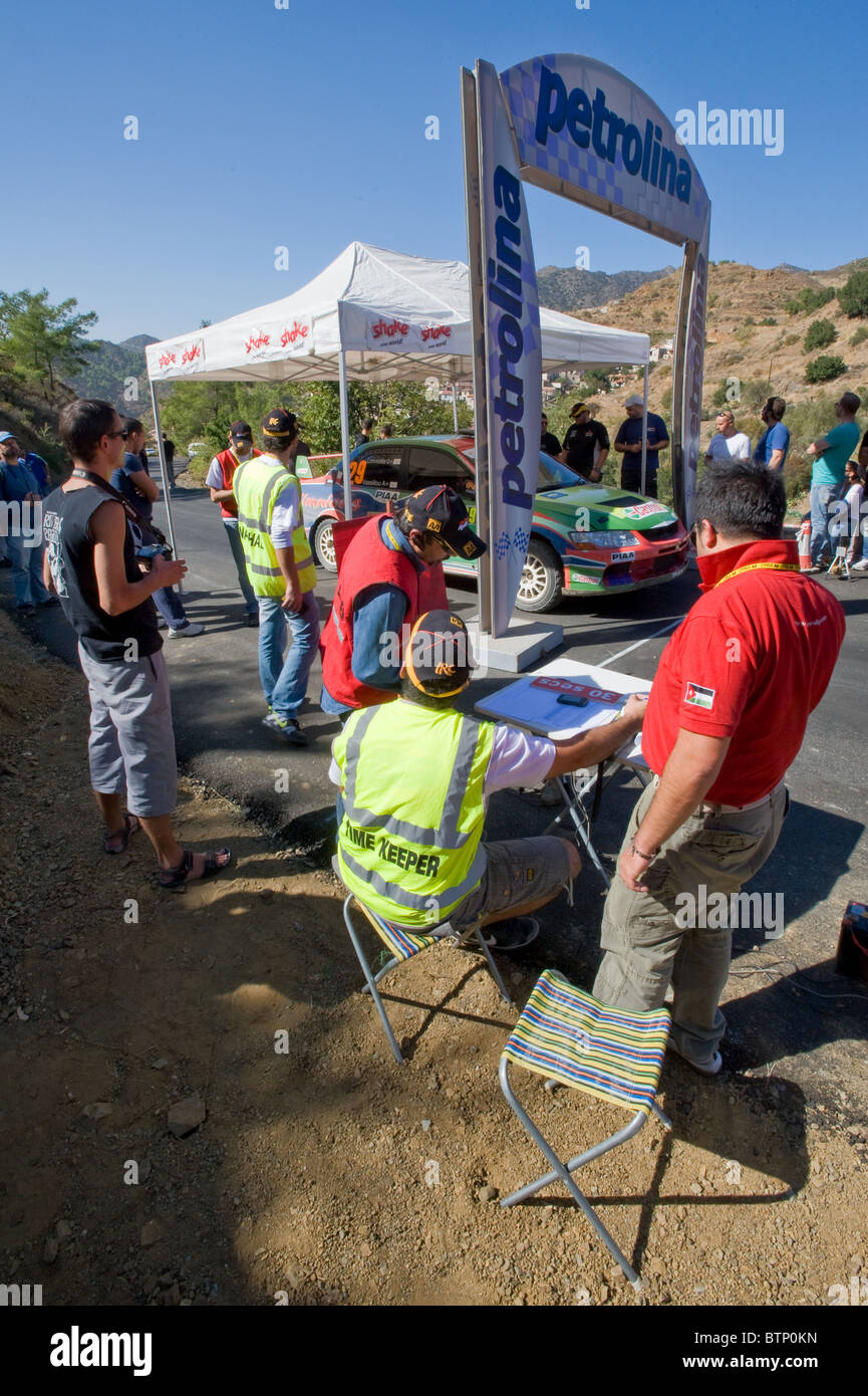 Zypern-Rallye 2010: Wertungsprüfung 4 (Agioi Vavatsinias 1), Bezirk Larnaka, Zypern.   5. November 2010 Stockfoto