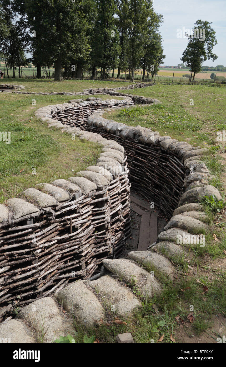 Ein neu konstruierte German World War One Graben in einem Gebiet namens Bayernwald, Belgien, ein Gebiet, wo Adolf Hitler beruhte. Stockfoto