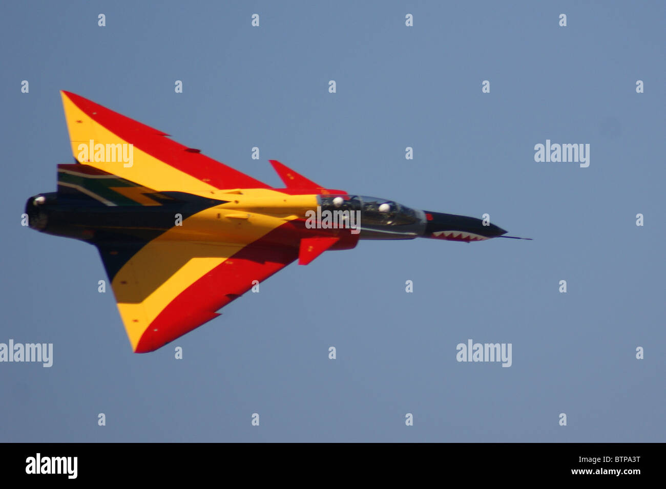 South African Cheetah-D Kampfjet Flugzeug hellen Farben fliegen Stockfoto South African Cheetah-D Kampfjet Flugzeug hellen Farben fliegen Stockfoto