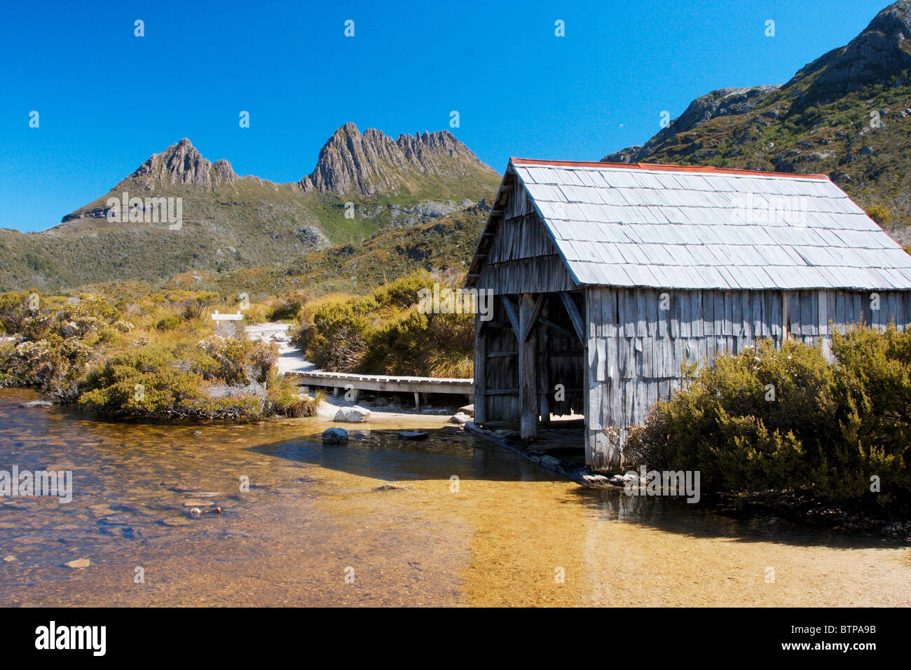 Australien, Dove Lake, Cradle Mountain und das Boot zu vergießen Stockfoto