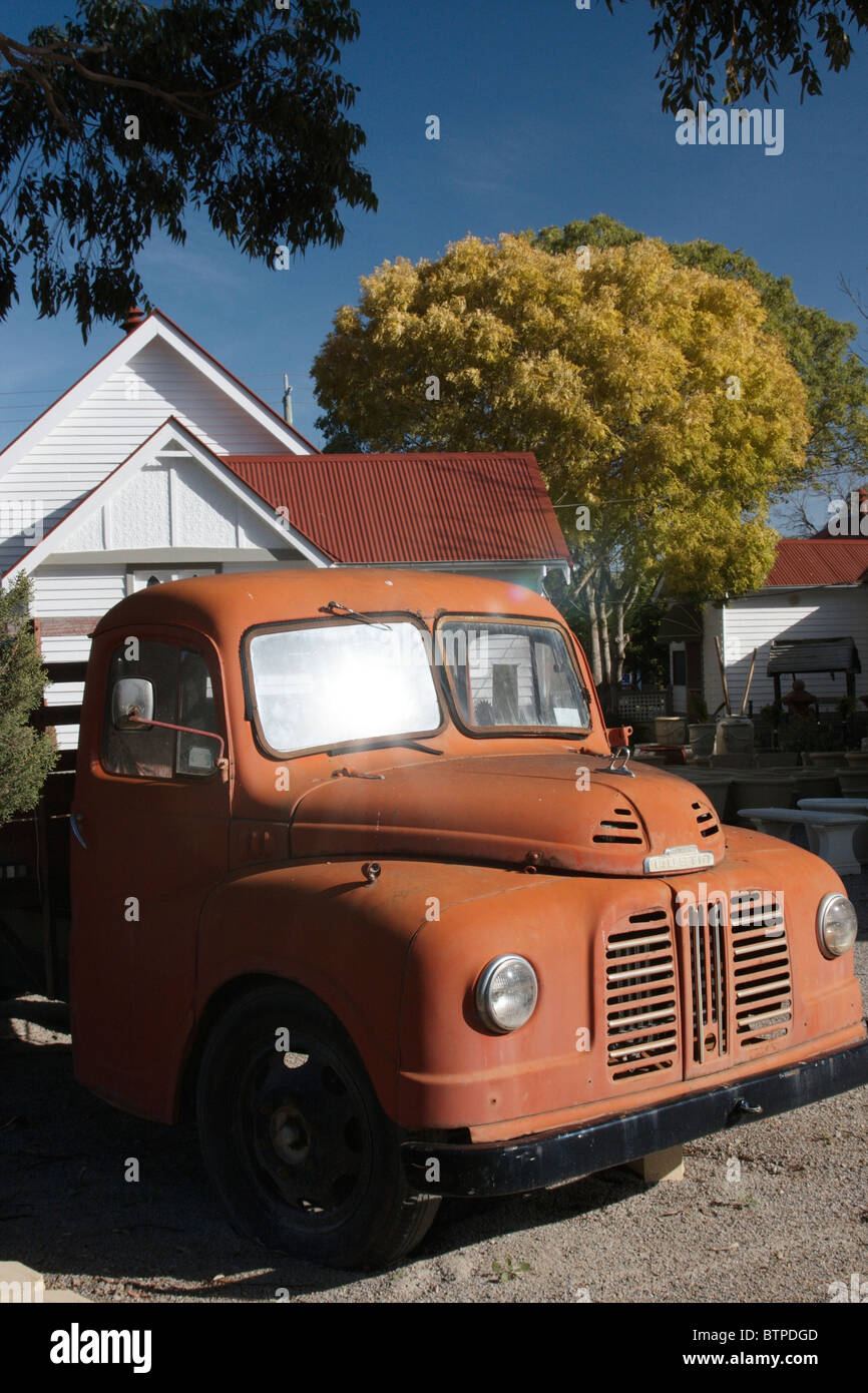 Australien, Victoria, Mornington Peninsula, Tyabb, Pick-up-Truck in der Nähe von Haus Stockfoto