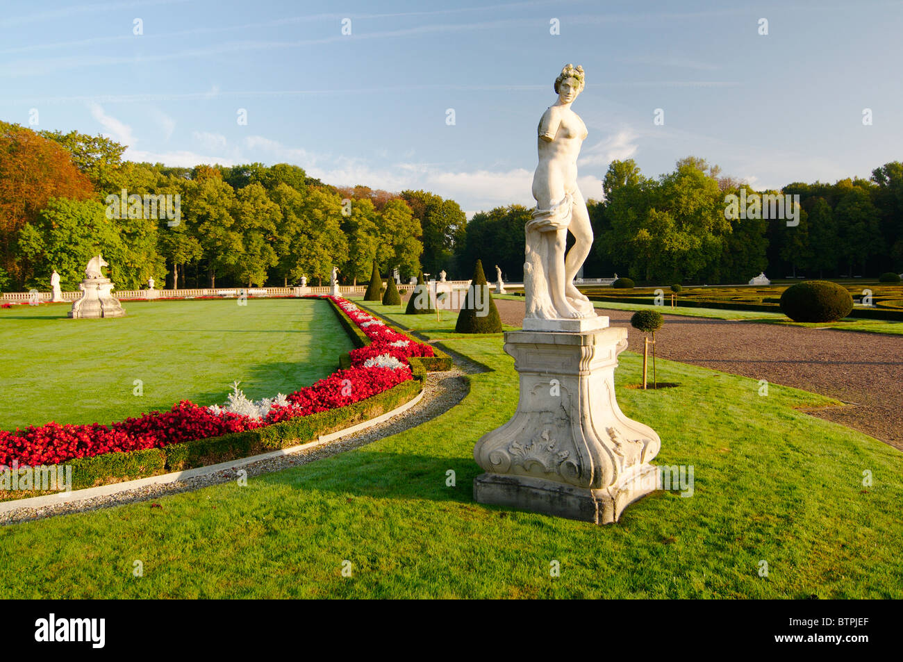 Deutschland Munsterland Schloss Nordkirchen Garten Mit Statuen