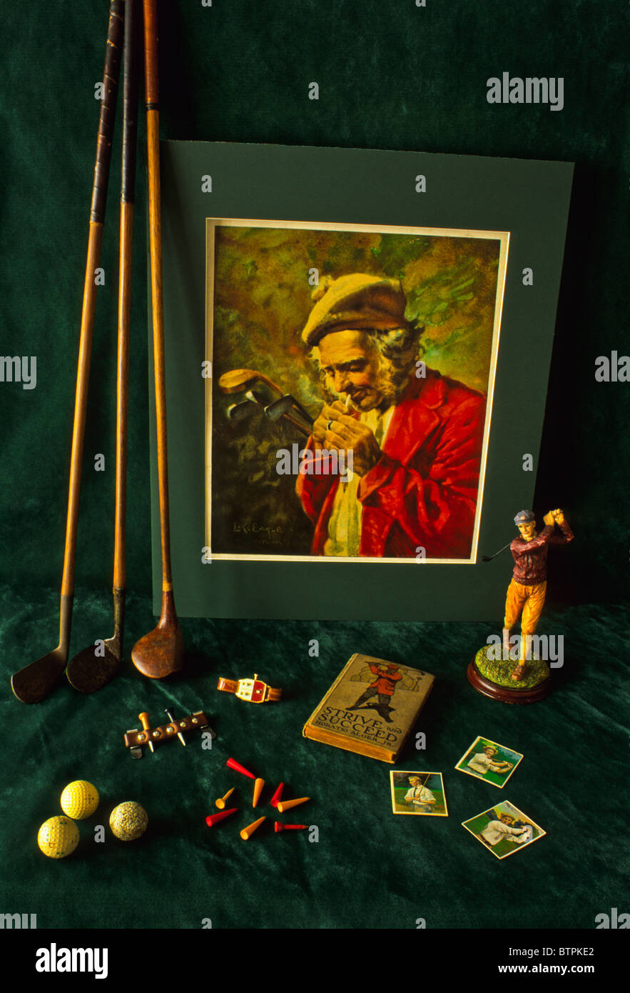 Nahaufnahme Vintage-Golfsammlung, antike Golf-Erinnerungsstücke Sammlung, Golfball, Golfschläger, unkonventionelle antike Bilder private Sammlung FS13.11 Stockfoto