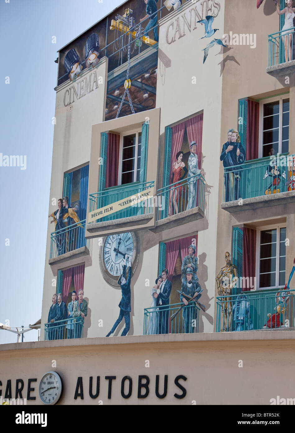 Bus Bahnhof Wandbilder Cannes Frankreich Stockfoto
