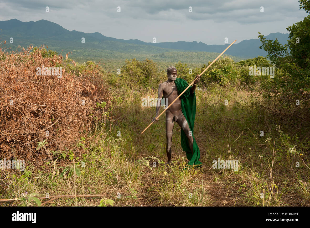 Ausübung der Surma Donga Kämpfer, Tulgit, Omo River Valley, Äthiopien Stockfoto