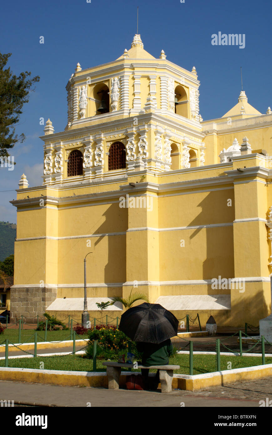 La Merced Kirche Seitenansicht, Antigua, Guatemala. Antigua ist ein UNESCO-Weltkulturerbe. Stockfoto