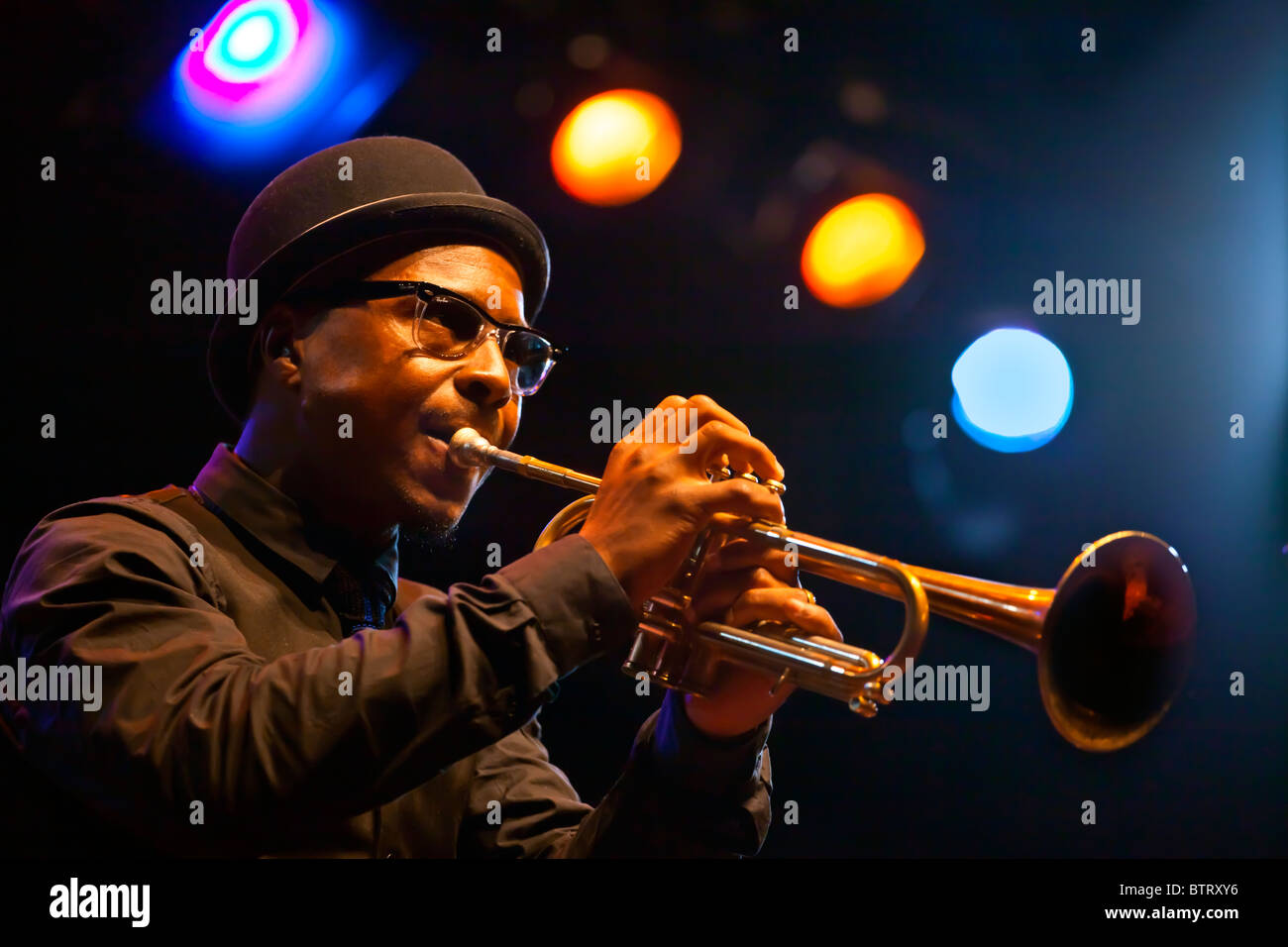 ROY HARGROVE auf Trompete mit ROY HARGROVE Bigband - JAZZ FESTIVAL 2010 MONTEREY, California Stockfoto