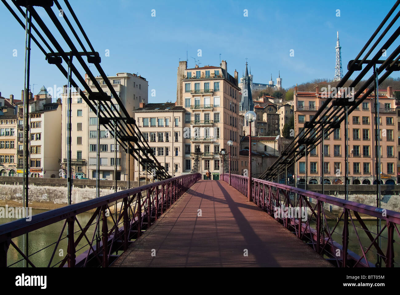 Altstadt von Lyon von der Saone Pier, Sint Vincent Fußgängerbrücke, Lyon, Frankreich Stockfoto