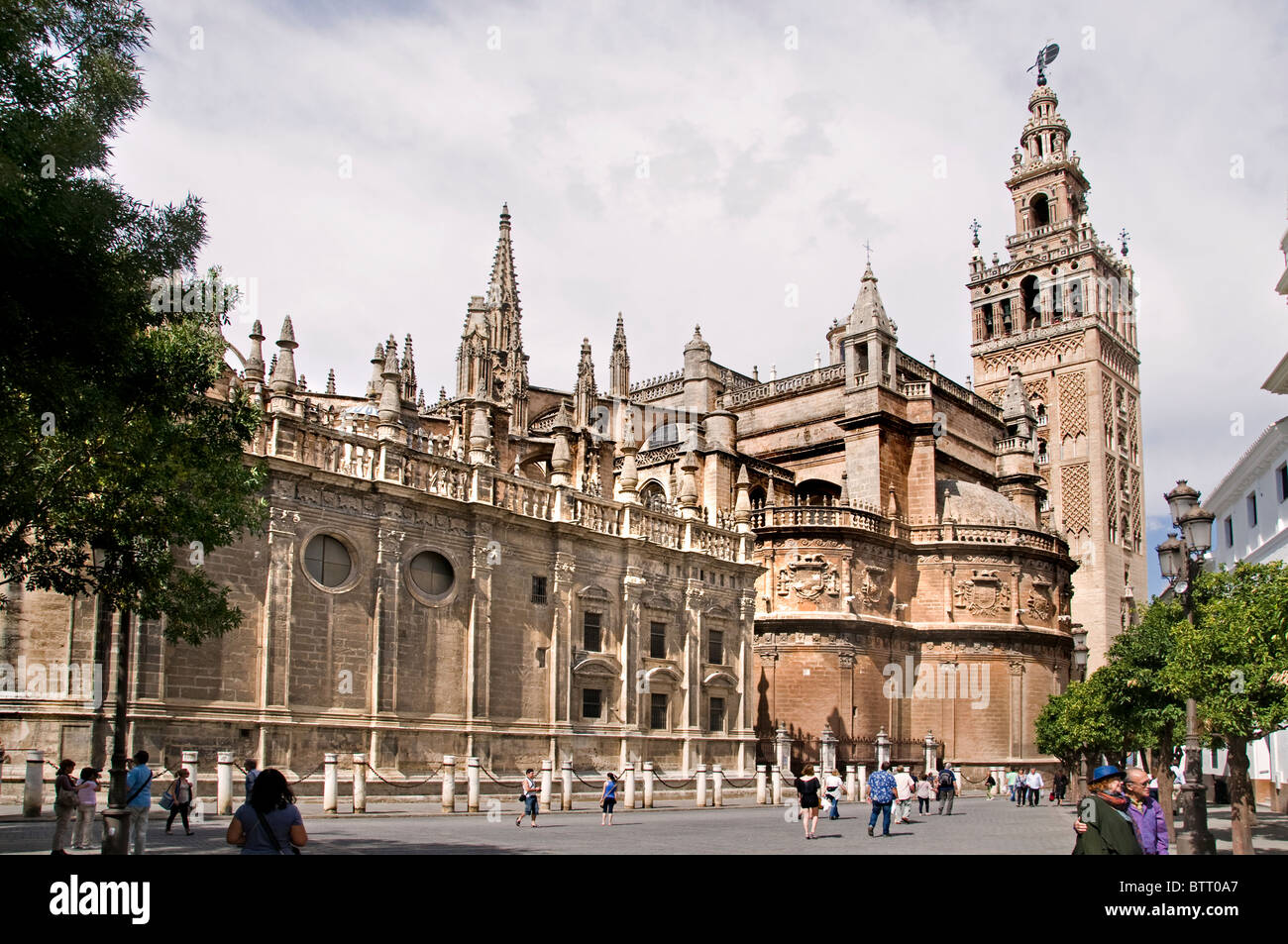 La Giralda Kathedrale Sevilla Spanien Andalusien Stockfoto