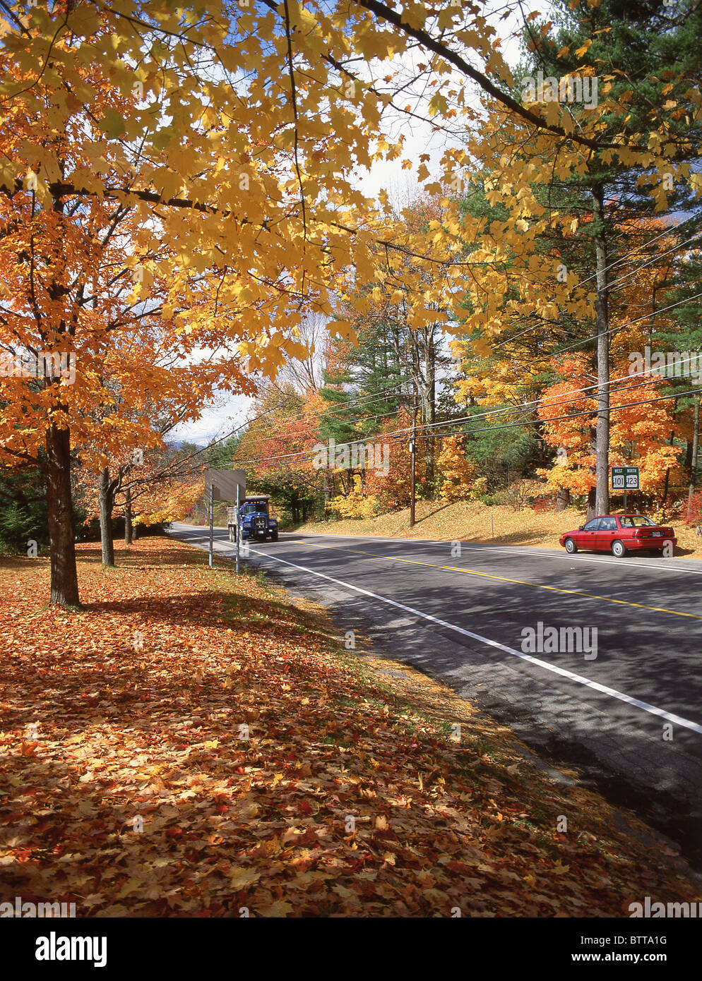 Straßenszene in Herbst, Peterborough, New Hampshire, Vereinigte Staaten von Amerika Stockfoto