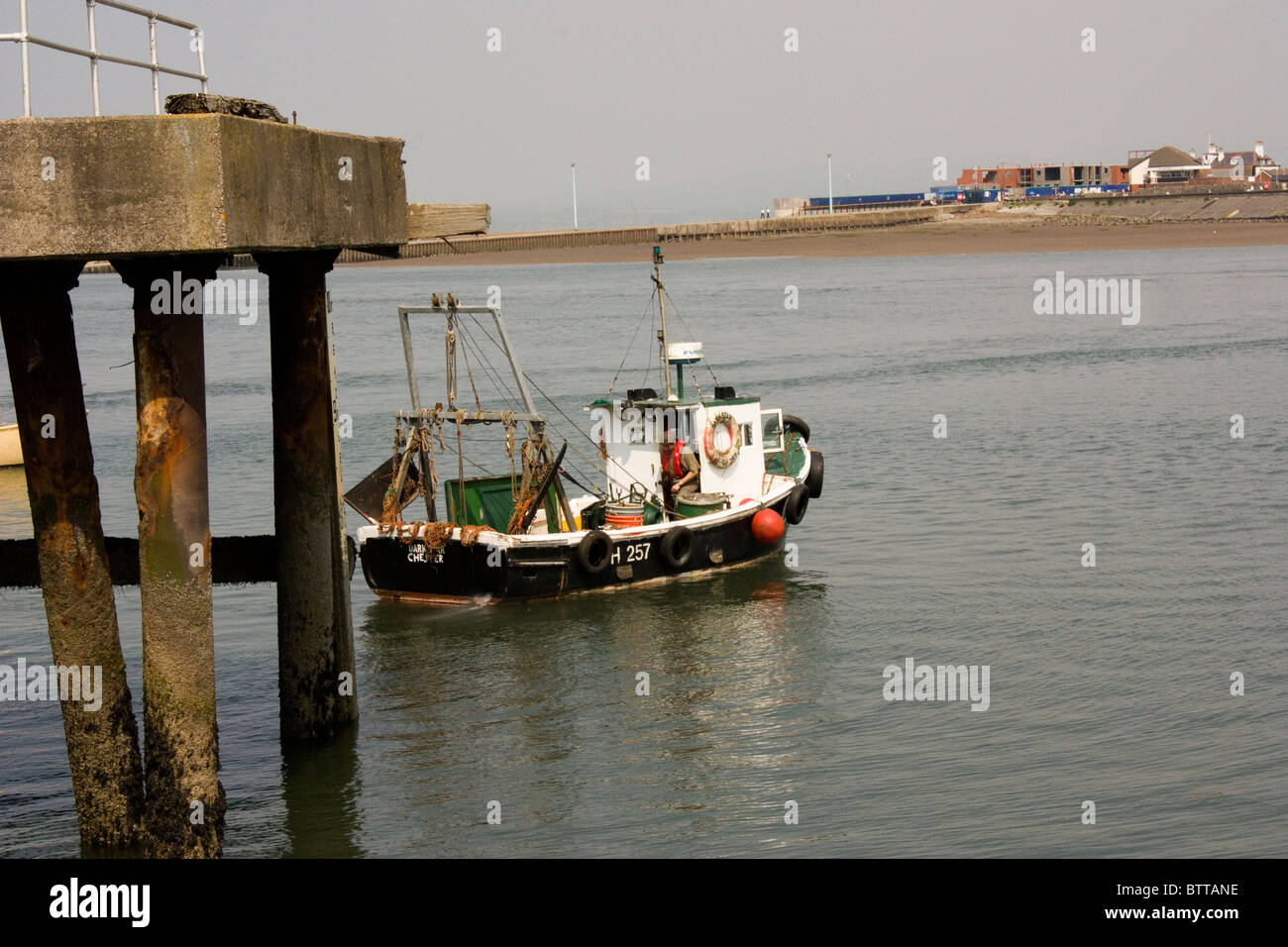 Kleiner Trawler "Dark Star" in Fleetwood, Lancashire Stockfoto