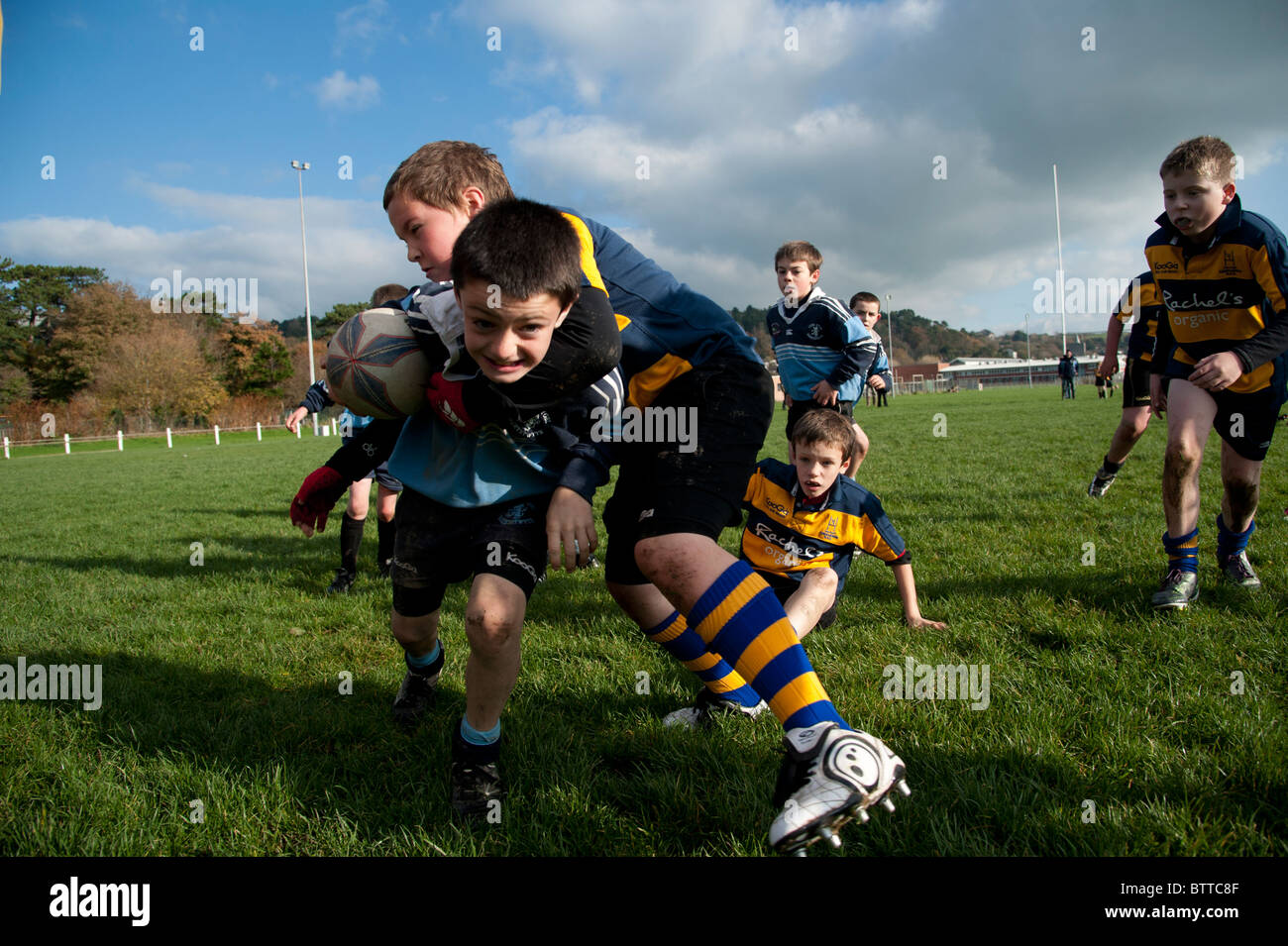 Aberystwyth Rugby Club unter 10 Jahre junior jungen Spieler das Spiel an einem Sonntagmorgen, Wales UK Stockfoto
