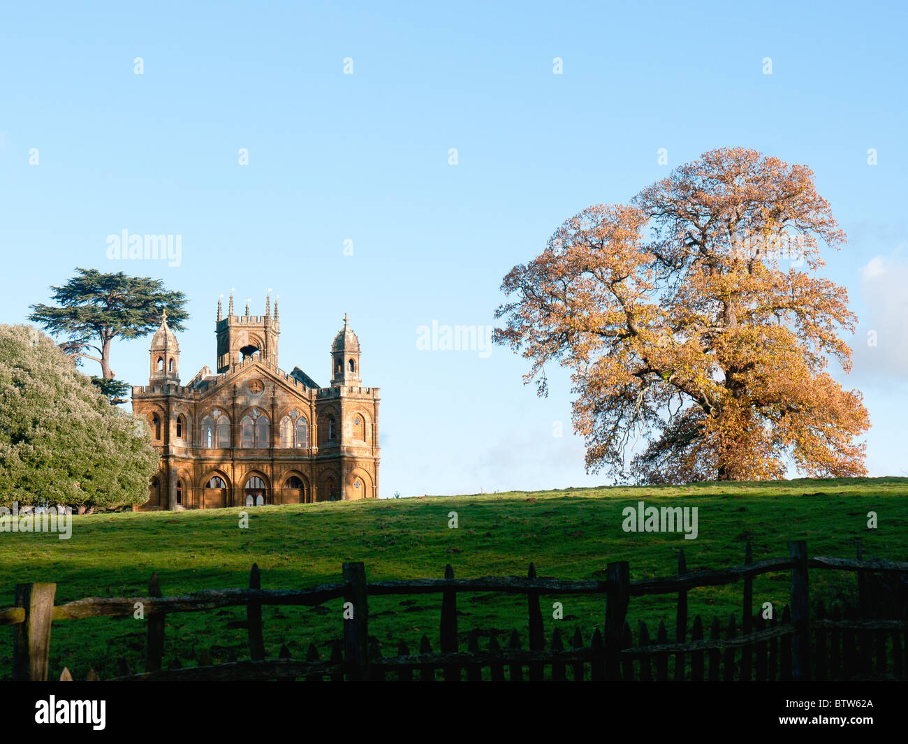 Gotischer Tempel, Stowe Landscape Gardens, Buckingham, Bucks, UK Stockfoto