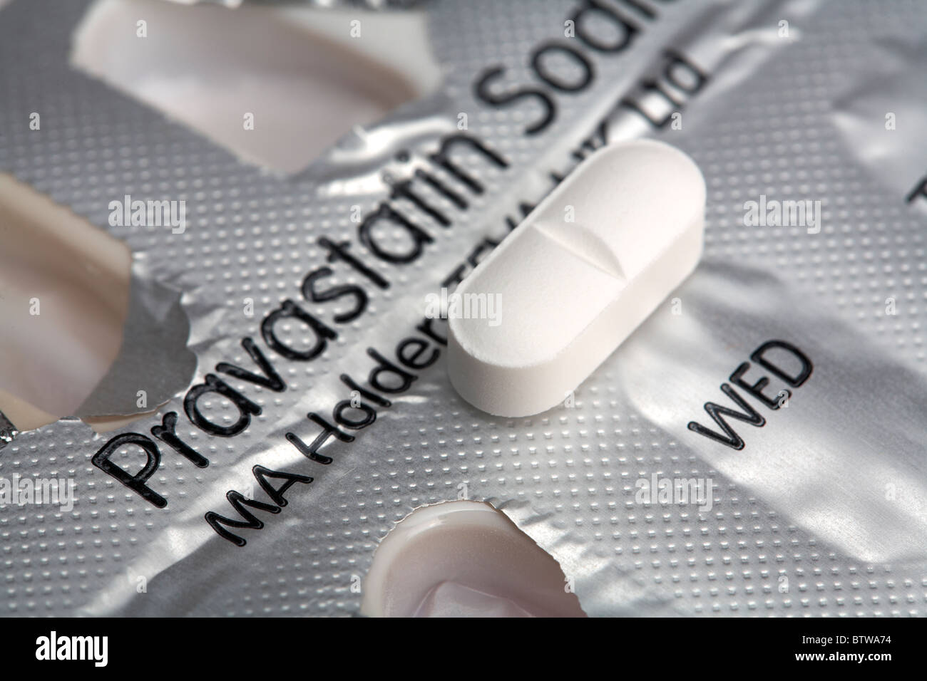 Pravastatin-Natrium 40mg Tabletten in Blister Pack Cholesterin reduzieren Medikament hautnah Stockfoto