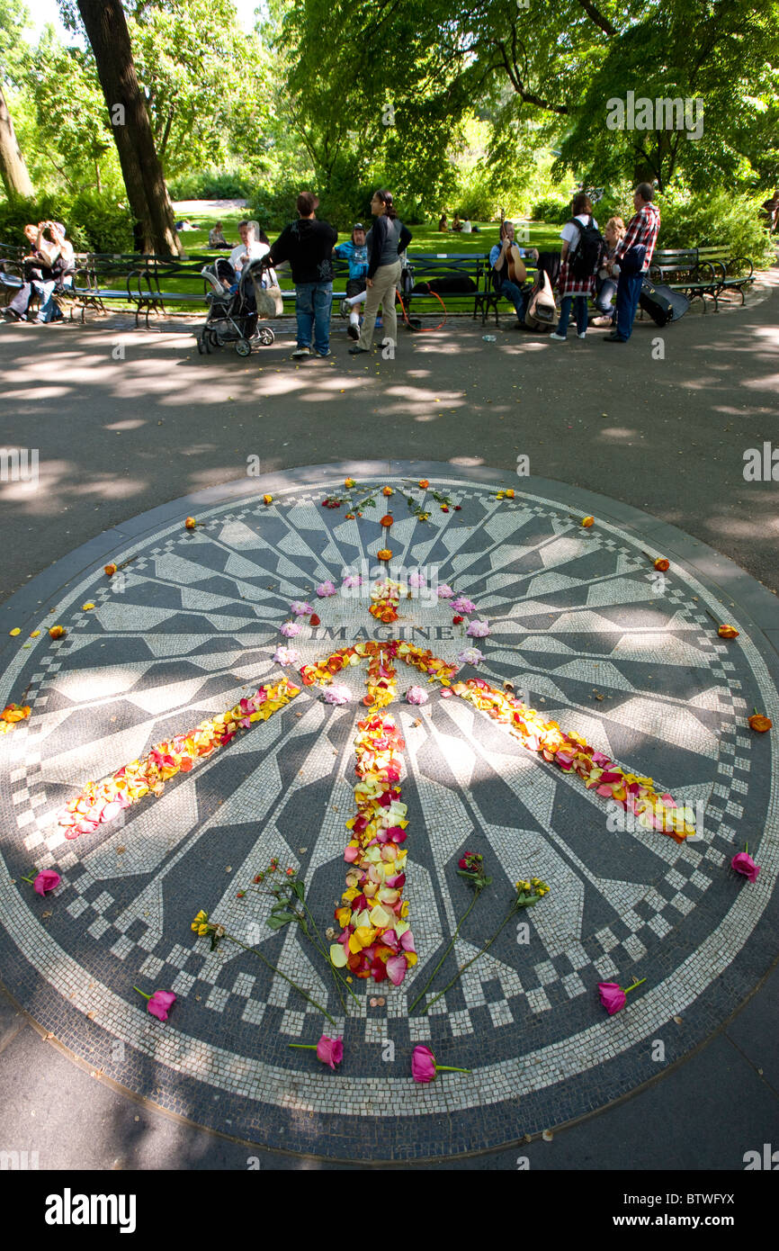 John Lennon Tribute in Strawberry Fields bei Mitte Park Quadrant im Central Park Stockfoto