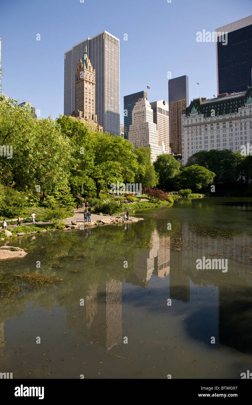 Der Teich am südlichen Quadranten im Central Park Stockfoto
