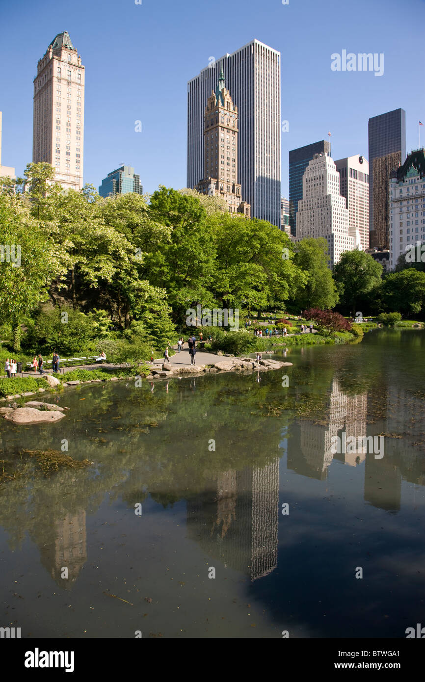 Der Teich am südlichen Quadranten im Central Park Stockfoto