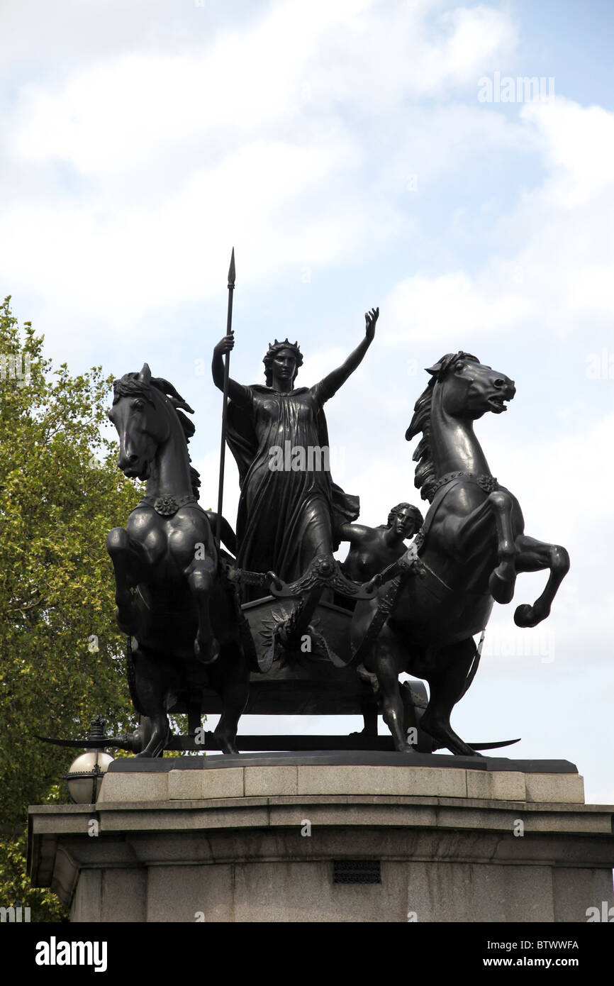STATUE der BOUDICCA WESTMISTER LONDON ENGLAND LONDON ENGLAND WESTMISTER LONDON ENGLAND 21. Mai 2010 Stockfoto STATUE der BOUDICCA WESTMISTER LONDON ENGLAND LONDON ENGLAND WESTMISTER LONDON ENGLAND 21. Mai 2010 Stockfoto