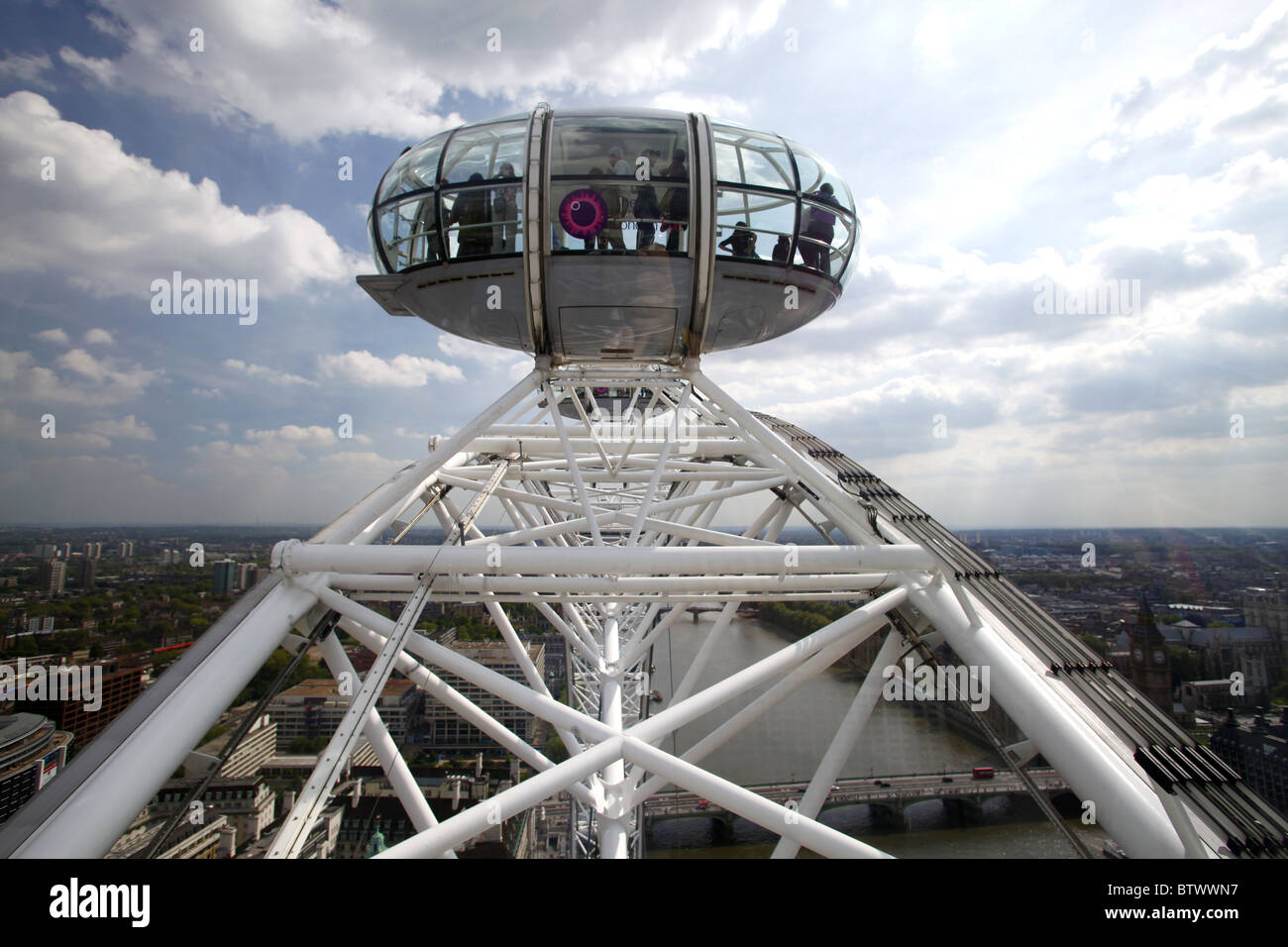 Blick vom LONDON EYE Kapsel LONDON ENGLAND LONDON ENGLAND LONDON ENGLAND 21. Mai 2010 Stockfoto