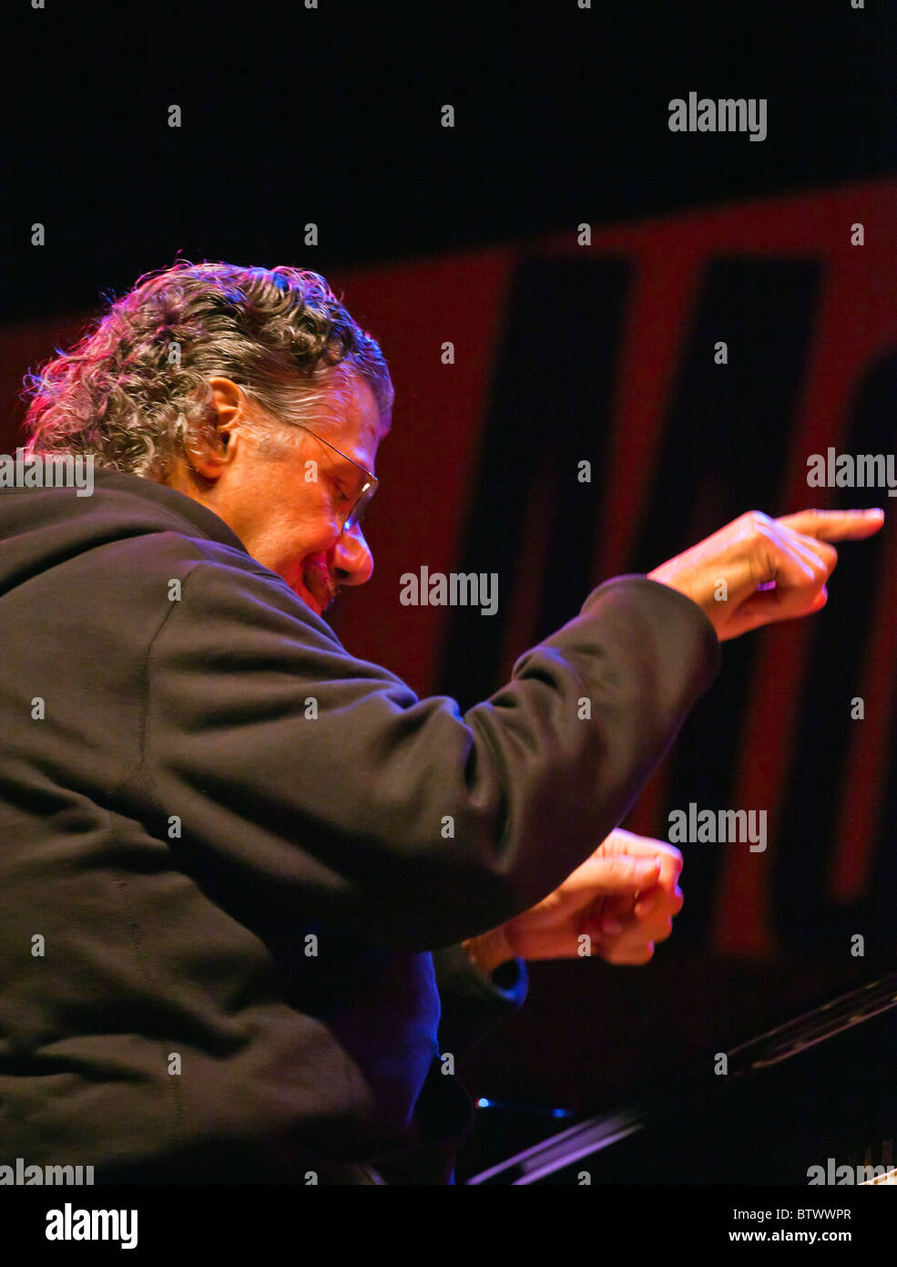 CHICK COREA spielt Klavier auf der Jimmy Lyons Bühne - 2010 MONTEREY JAZZ FESTIVAL, CALIFORNIA Stockfoto