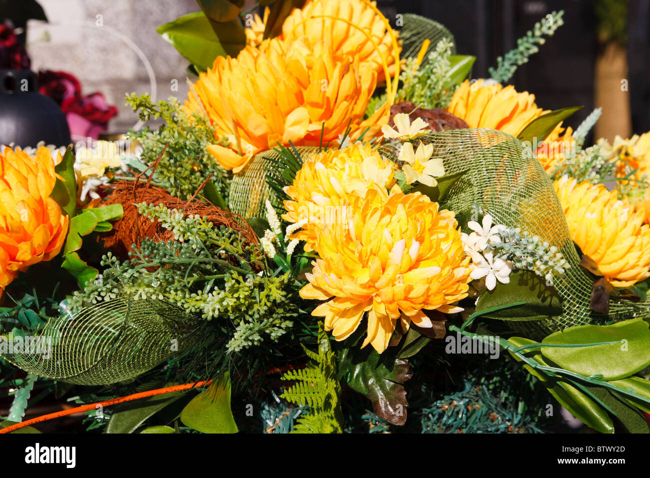 Muzrunq 30 Stück Halloween Blumenköpfe - Künstliche Ringelblumen 5cm Rot Orange Gelb