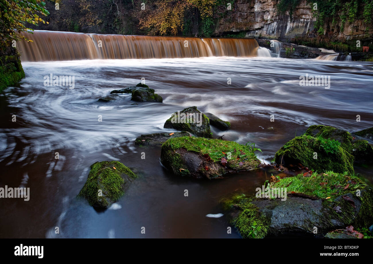 Herbst-Wasserfall Stockfoto