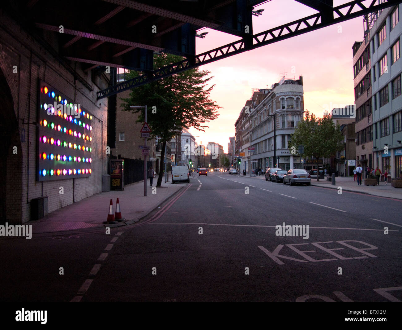 Southwark Street, London SE1, bei Sonnenuntergang Stockfoto