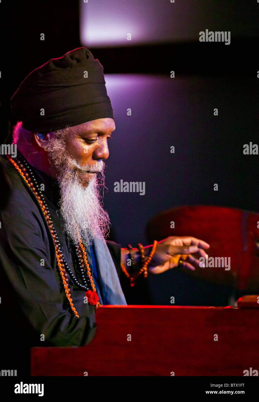 DR. LONNIE SMITH und seinem Trio führen in der Nachtclub - 2010 MONTEREY JAZZ FESTIVAL, CALIFORNIA Stockfoto