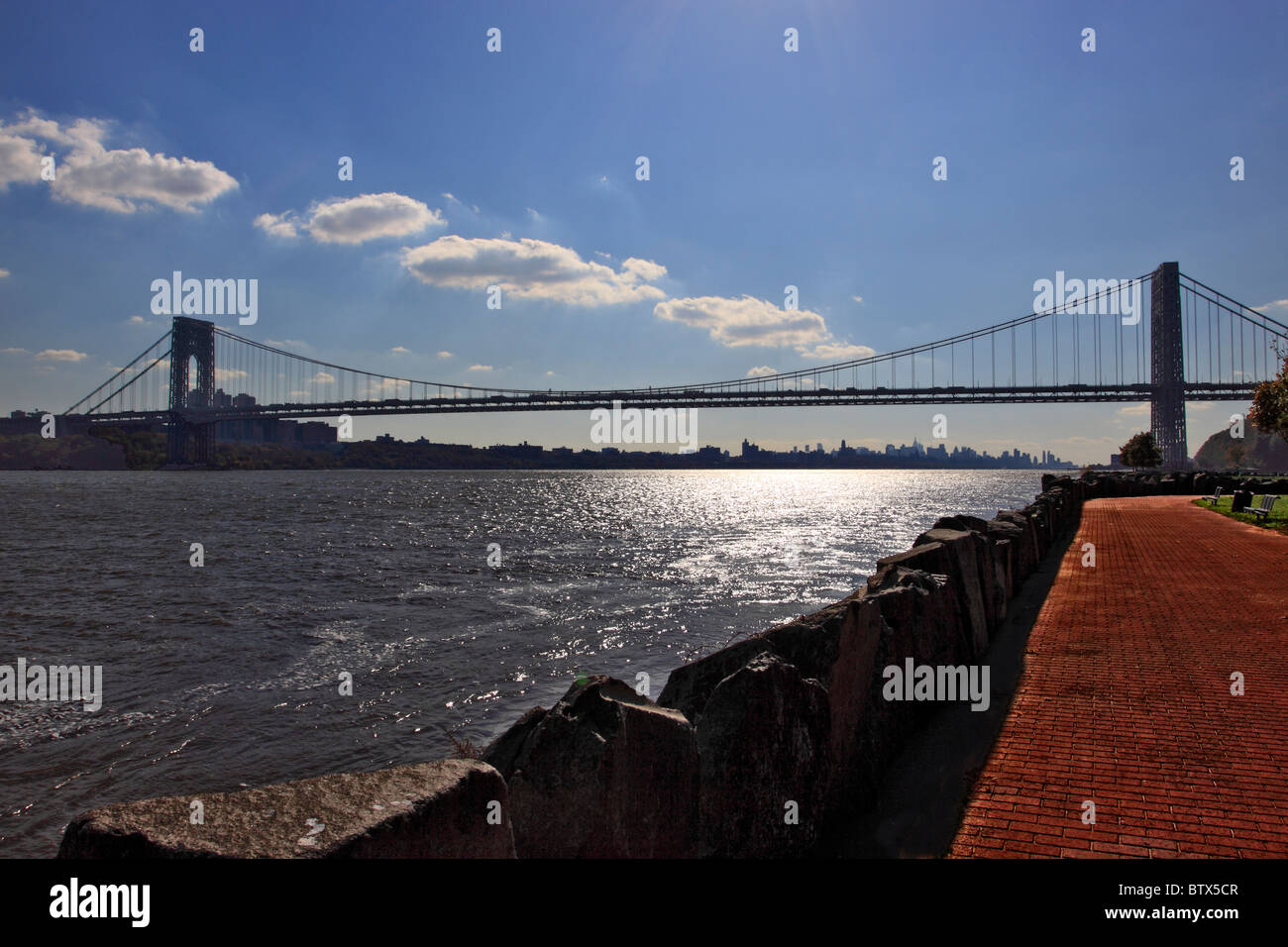 Die George Washington Bridge, Blick nach Süden, von der New Jersey Seite des Hudson Rivers Stockfoto