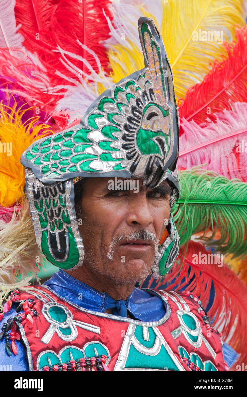 NATIVE Tanzgruppen aus ganz Mexiko feiern von San Miguel Arcangel, dem Schutzpatron von SAN MIGUEL DE ALLENDE im Oktober Stockfoto