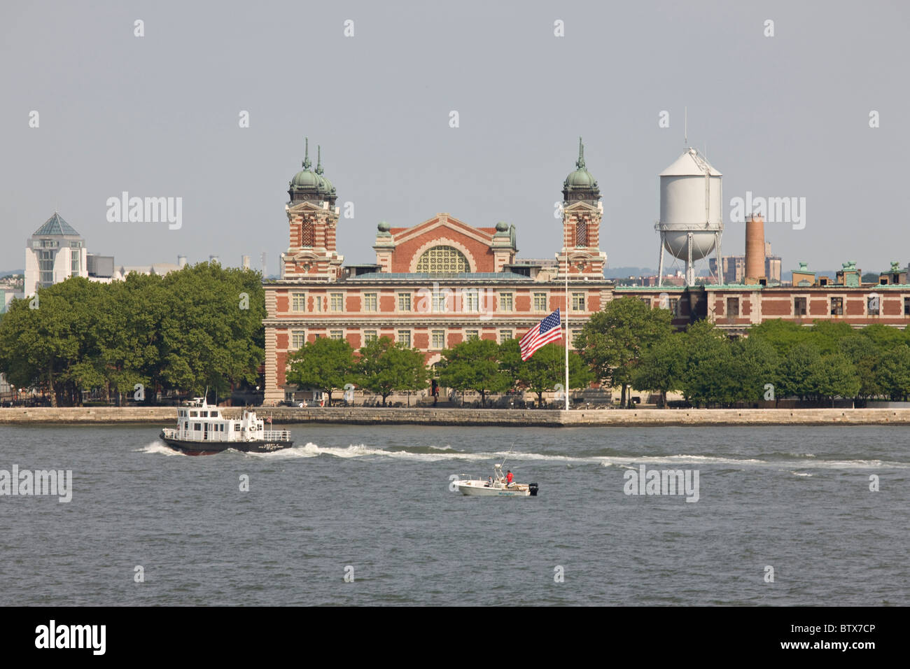 Ellis Island von Staten Island Ferry Stockfoto