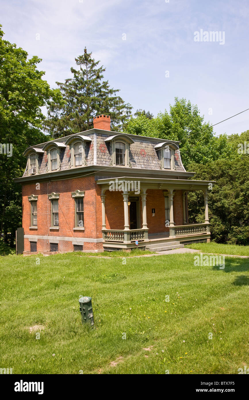 Ferienhaus-Zeile am Snug Harbor Cultural Centre auf Staten Island Stockfoto Ferienhaus-Zeile am Snug Harbor Cultural Centre auf Staten Island Stockfoto
