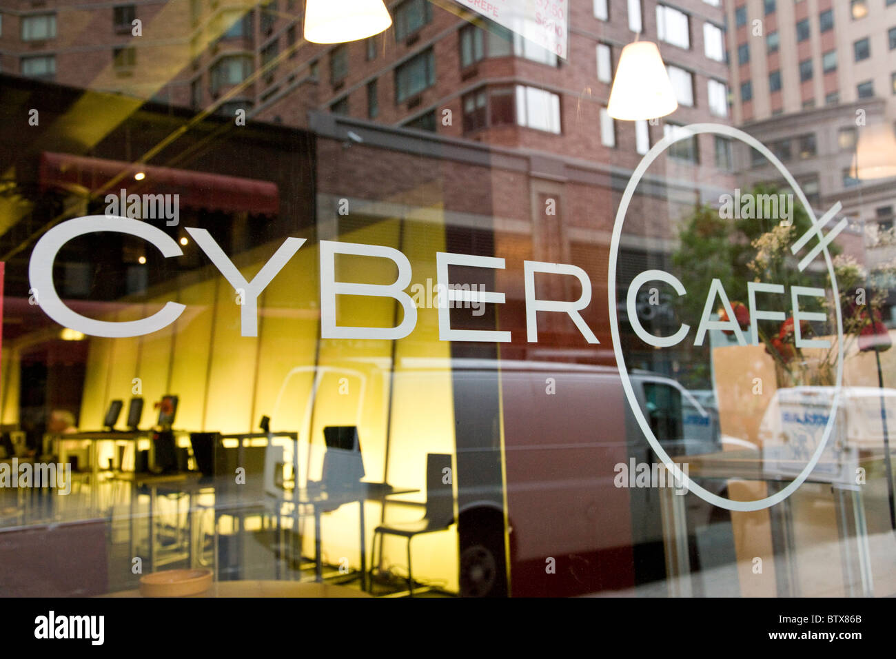 Cyber-Café auf West 49th Street direkt am Broadway und Times Square Stockfoto