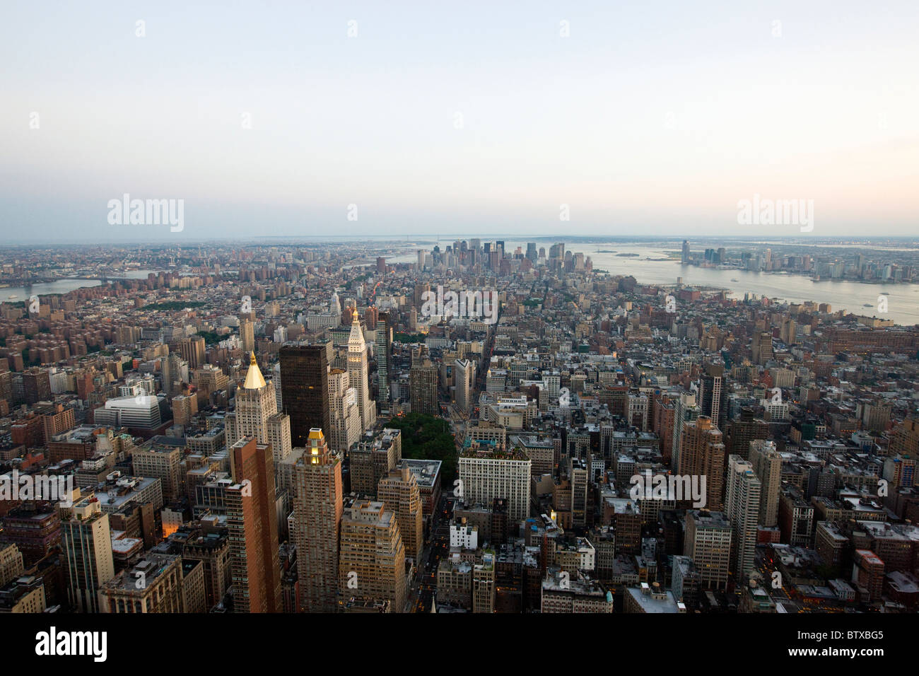 Blick über New York vom Empire State Building (350 Fifth Avenue) Stockfoto
