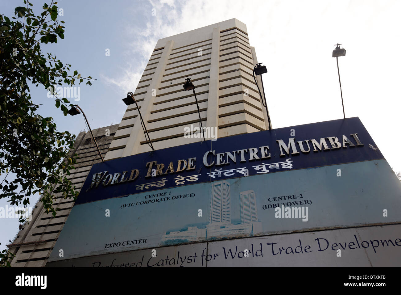 Das World Trade Centre in Mumbai vorgestellt in dem Roman Shantoran Stockfoto