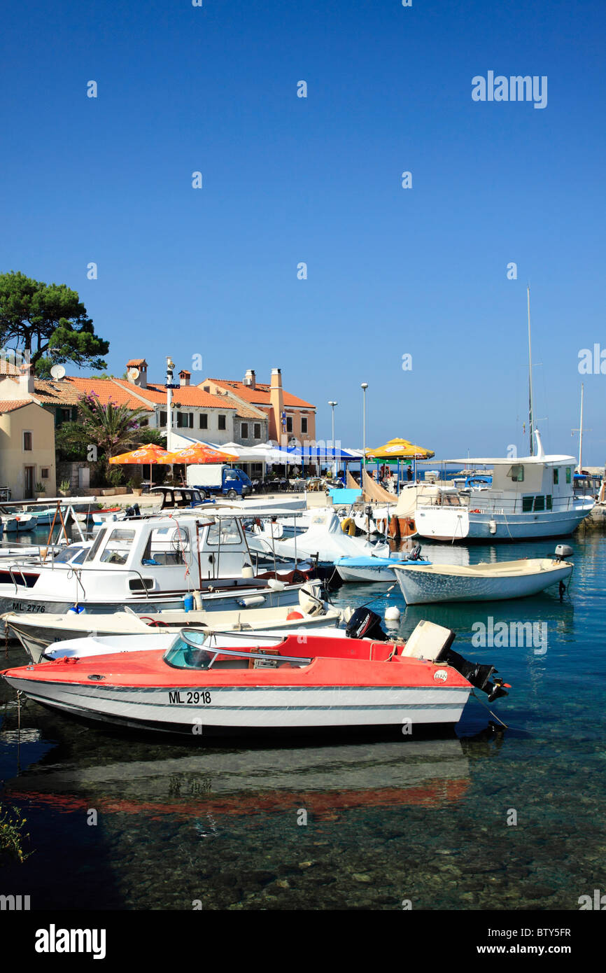 Yachten und Boote in Sv. Martin Bay Marina Veli Losinj auf der Insel Losinj, Kroatien Stockfoto